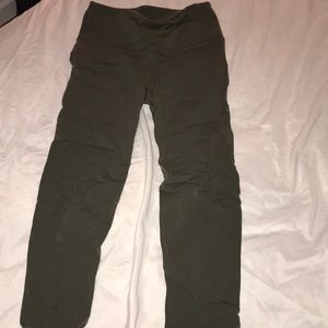 VERY RARE lululemon enlighten crops